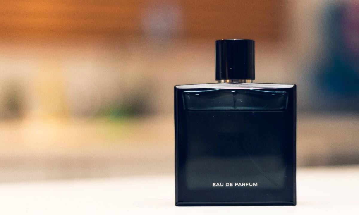 7 Aroma Parfum Pria Kalem yang Mewah dan Gak Bikin Pusing