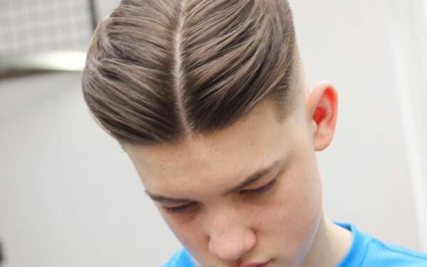 8 Inspirasi Potongan Rambut 2 Jari, Bikin Keren dan Kekinian